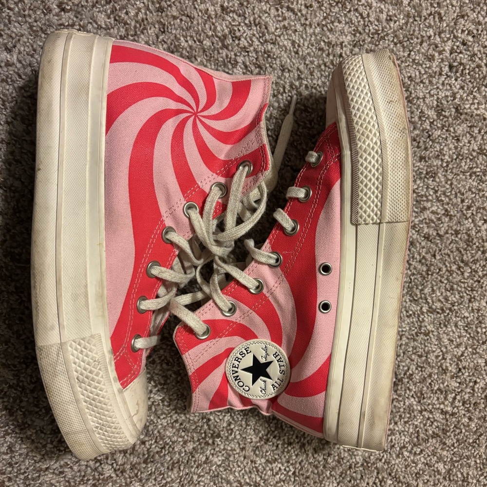 Size 8.5 Women’s Converse